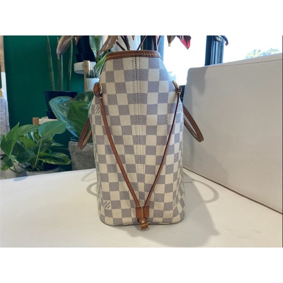 *SOLD* Louis Vuitton Neverfull MM - Picture 4 of 11
